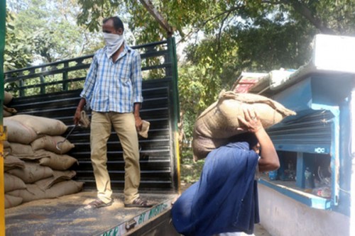 Tamil Nadu ration shop staff struggle with 'inadequate' funds for essential commodities' deliveries