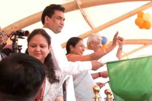 Delhi CM flags off Somnath Swabhiman Parv Yatra; over 1,400 devotees depart for Gujarat