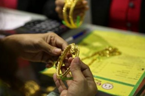 Silver crosses 4 lakh mark, gold up 6 pc as safe haven demand surges