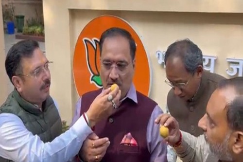 BJP wins 7 seats in MCD bypolls, AAP secures three