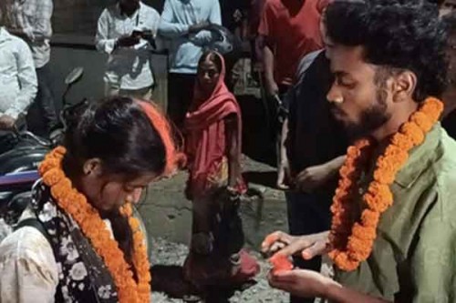 Hotel raids in Jharkhand take dramatic turn: Couple marries on street, three others sign wedding bonds