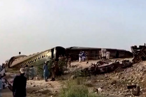 Pakistan: 26 passengers injured after multiple bogies of train derail in Punjab