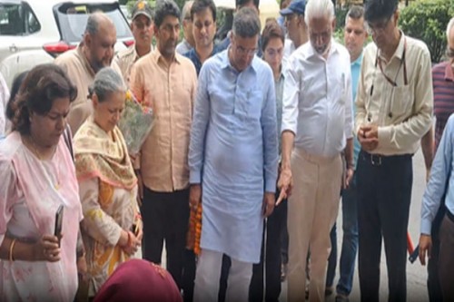 PWD Minister Parvesh Verma leads single-day drive to repair Delhi's 3,400 potholes