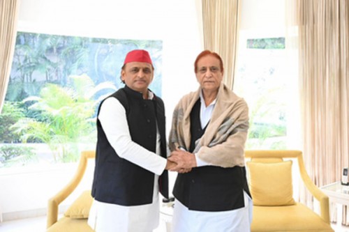 Azam Khan meets Akhilesh Yadav in Lucknow, sparks political buzz