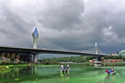 Young woman jumps to death from Hyderabad's cable bridge