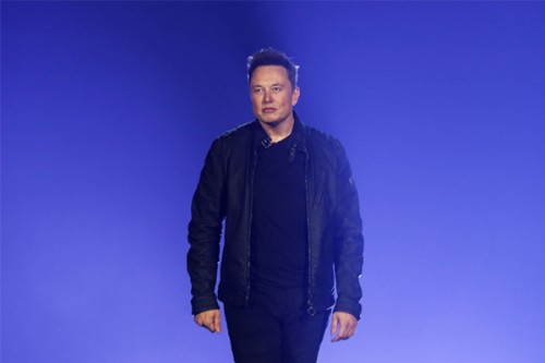 Elon Musk apologizes after mocking physically-challenged Twitter employee