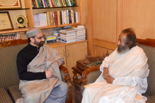 Sri Sri Ravi Shankar meets Mirwaiz Umar Farooq in Kashmir, discusses 'interfaith harmony'