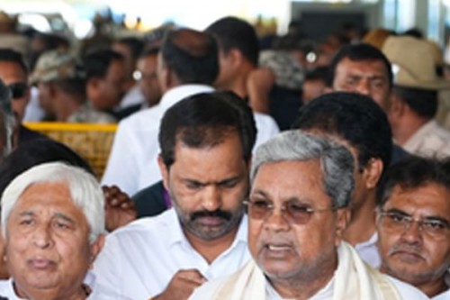 'Will continue as Karnataka CM & present budget', says Siddaramaiah amid leadership row