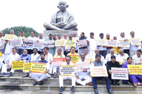 Stampede tragedy: BJP, JD(S) protest against Congress govt in Bengaluru