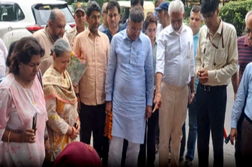 PWD Minister Parvesh Verma leads single-day drive to repair Delhi's 3,400 potholes