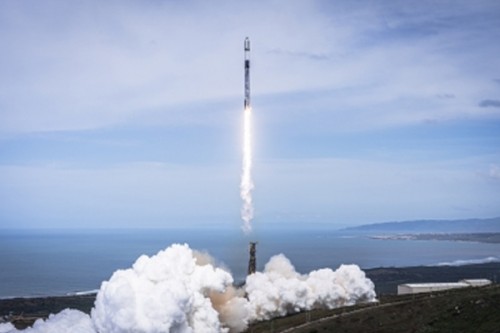 SpaceX aces 2 orbital missions about 4 hours apart
