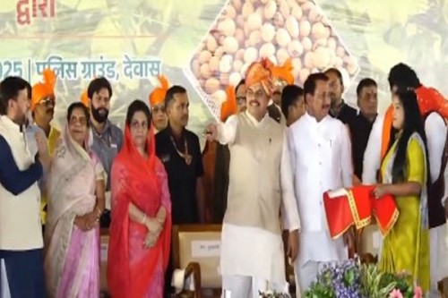 MP CM transfers Rs 233 crore to 1.33 lakh soyabean farmers under Bhavantar Yojana