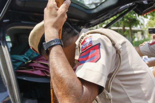 Delhi Police bust mobile phone theft syndicate, recover 43 stolen iPhones