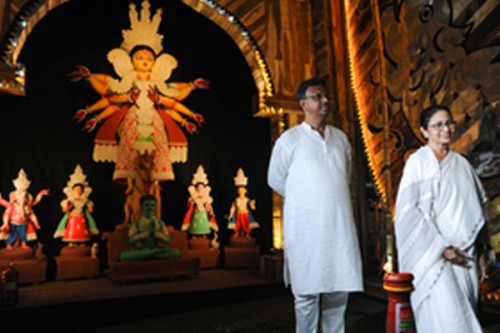 Post-Puja clean-up: Kolkata Mayor directs organisers to immediately remove hoardings, bamboo structures from city