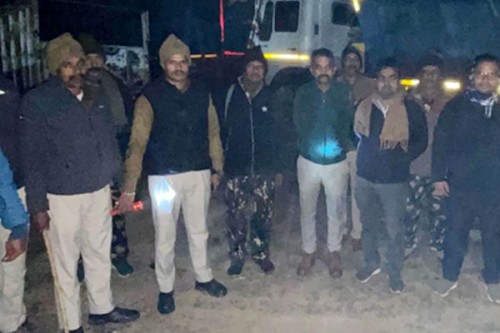 Patna administration seizes 4 trucks, slaps Rs 36 lakh fine on sand mafia