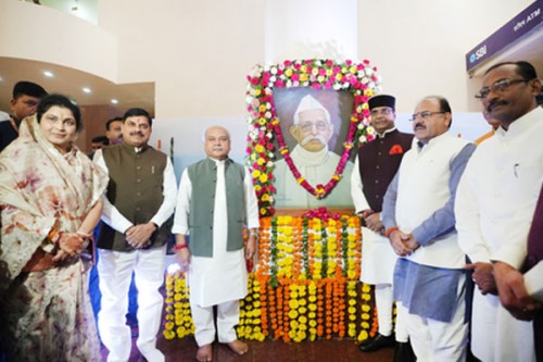 CM Yadav, Assembly Speaker Narendra Singh Tomar pay tribute to MP's 1st CM Ravishankar Shukla on his birth anniversary; Cong absent