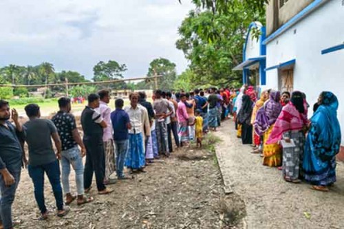 Bengal polls: Brisk voting underway, 61.11 pc recorded in first six hours