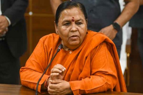 Ex CM Uma Bharti protests evictions in MP's Tikamgarh, backs street vendors