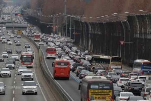 Traffic jams on highways as people return to Seoul from Lunar New Year holiday
