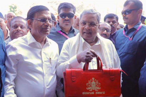 Budget: Karnataka to face Rs 10,000 crore revenue shortfall in current financial year, says Siddaramaiah