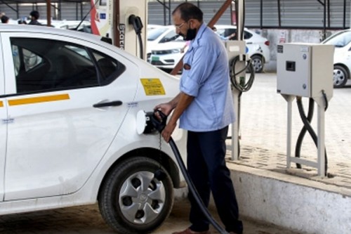 4,557 EV public charging stations installed on highways and expressways: Nitin Gadkari
