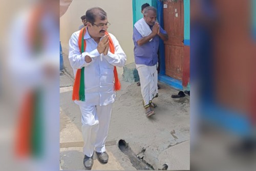 Karnataka MLA says woman SP acts like pet dog of Cong leaders; FIR slapped by police