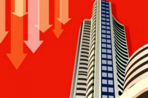 Sharp selloff hits Indian stock market, investors lose Rs 8 lakh crore
