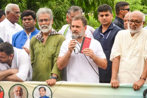 Old guard Shivanand Tiwari gives dharna advise to Rahul, Tejashwi during Bihar Bandh stir