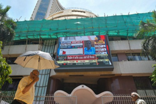 Sensex, Nifty slip as heavyweights drag stock markets amid tariff concerns