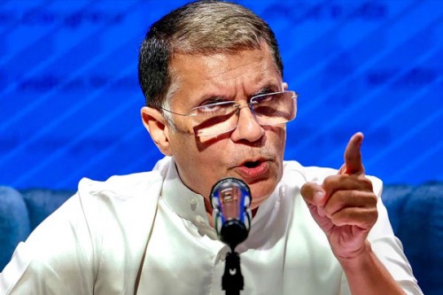 Congress criticises Centre over LPG shortage, black marketing