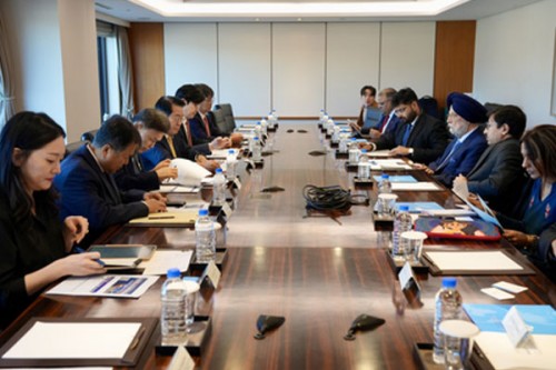 Hardeep Puri meets CEOs of Korea's top shipping companies