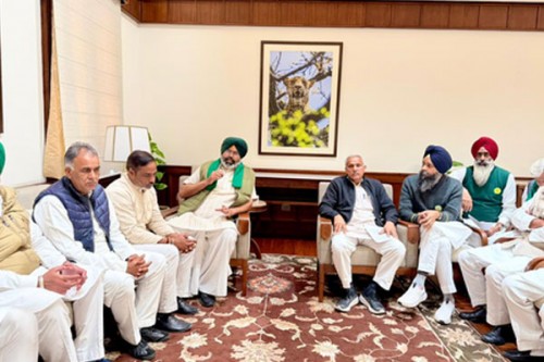 Rahul Gandhi meets farm union leaders in Parliament House amid opposition to India-US trade deal