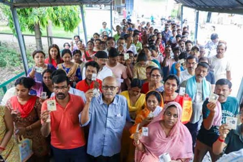 Bengal records 61.18 pc voter turnout, TN touches 56 pc mark