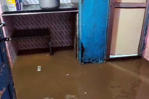 Mumbai: Heavy rains wreak havoc, homes submerged in Kandivali