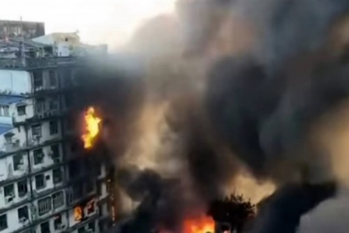 Massive Fire Erupts in Kolkata Warehouse, Emergency Teams Rush to Contain Blaze