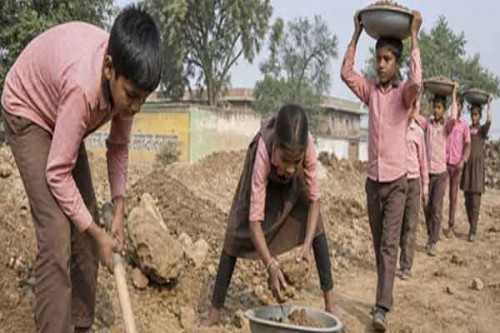 UP: Schoolchildren allegedly forced into manual labour in Banda; viral video sparks outrage