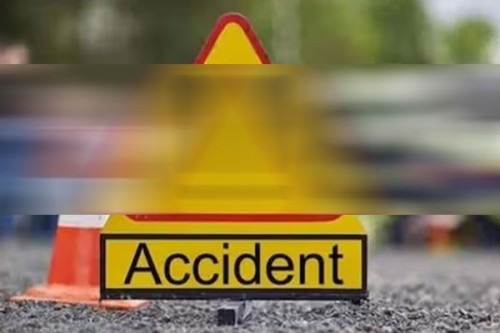 Three killed as vehicle rams into tree in Karnataka