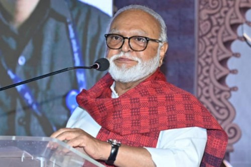 Maha cabinet expanded, Chhagan Bhujbal takes oath as minister