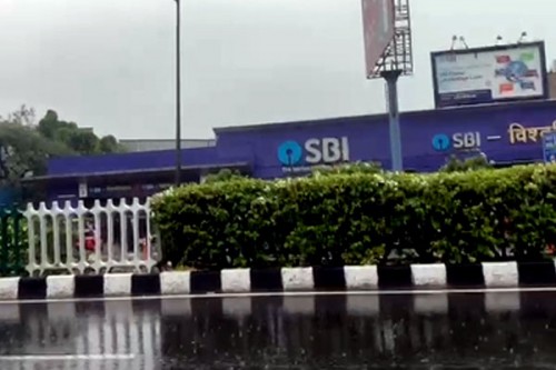 Rains lash Delhi-NCR, residents get relief from scorching heat