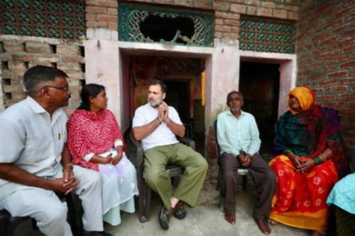 Will fight for justice, says Rahul Gandhi after meeting kin of lynched Dalit in UP's Fatehpur