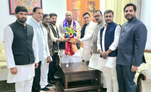 Telangana CM meets Kharge, Priyanka Gandhi, briefs them on Global Summit