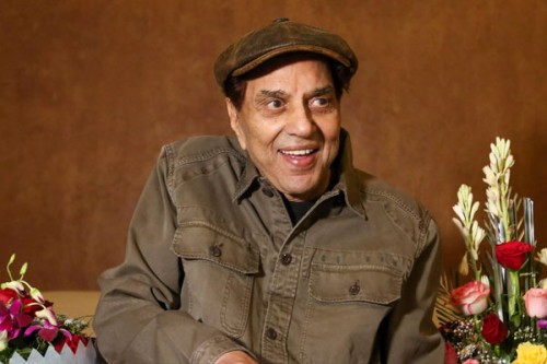 When the producer emptied his pocket to pay Dharmendra signing amount for first film