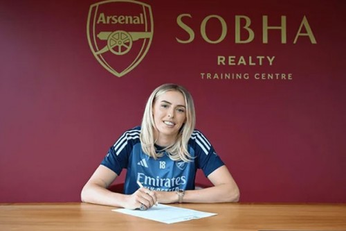 WSL: Chloe Kelly signs permanent deal with Arsenal