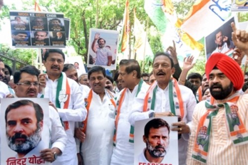 Maha Congress protests against jail sentence for Rahul
