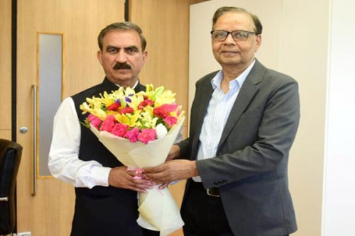 Himachal CM meets Finance Commission head, seeks assistance