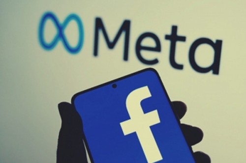 Meta building a Twitter-like social media app
