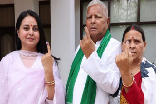 Rohini Acharya announces exit from politics after RJD's defeat; targets Tejashwi's aides