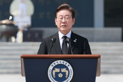 South Korean President orders suspension of loudspeaker broadcasts toward North Korea