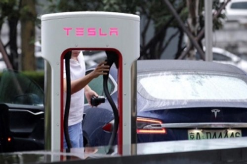 Tesla again cuts EV prices in US
