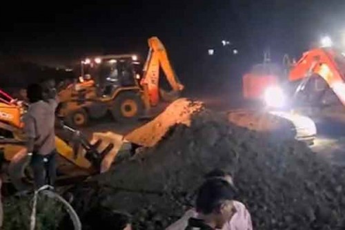 Three-year-old boy trapped in borewell in MP's Ujjain; rescue operation underway
